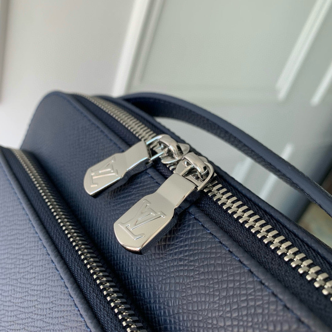LOU AVENUE MESSENGER BAG
