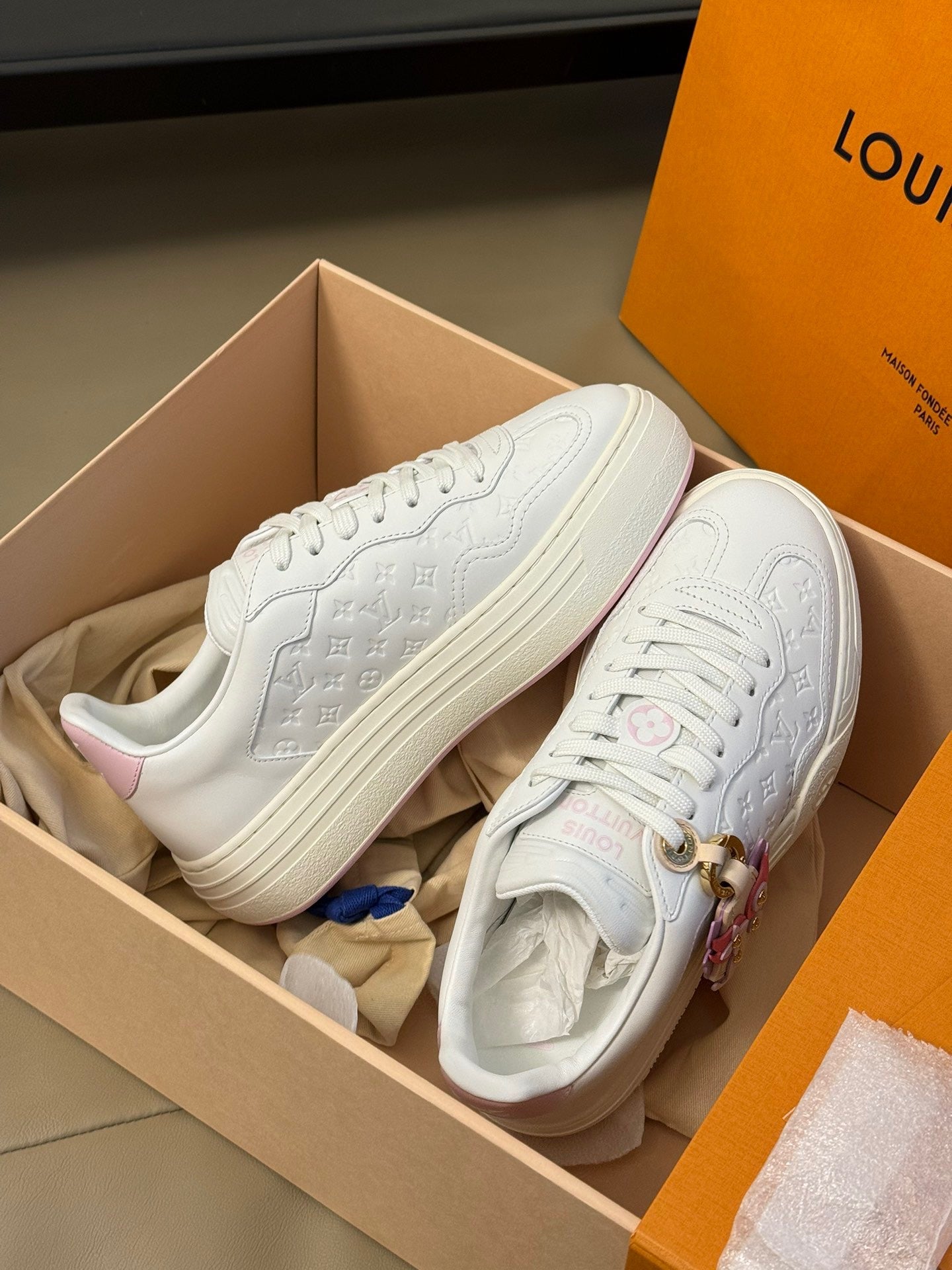 LOU TRAINERS