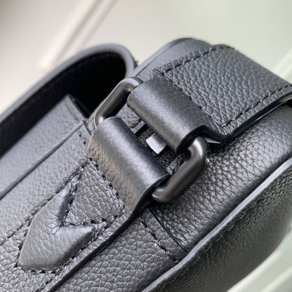 LOU BOARDING MESSENGER BAG