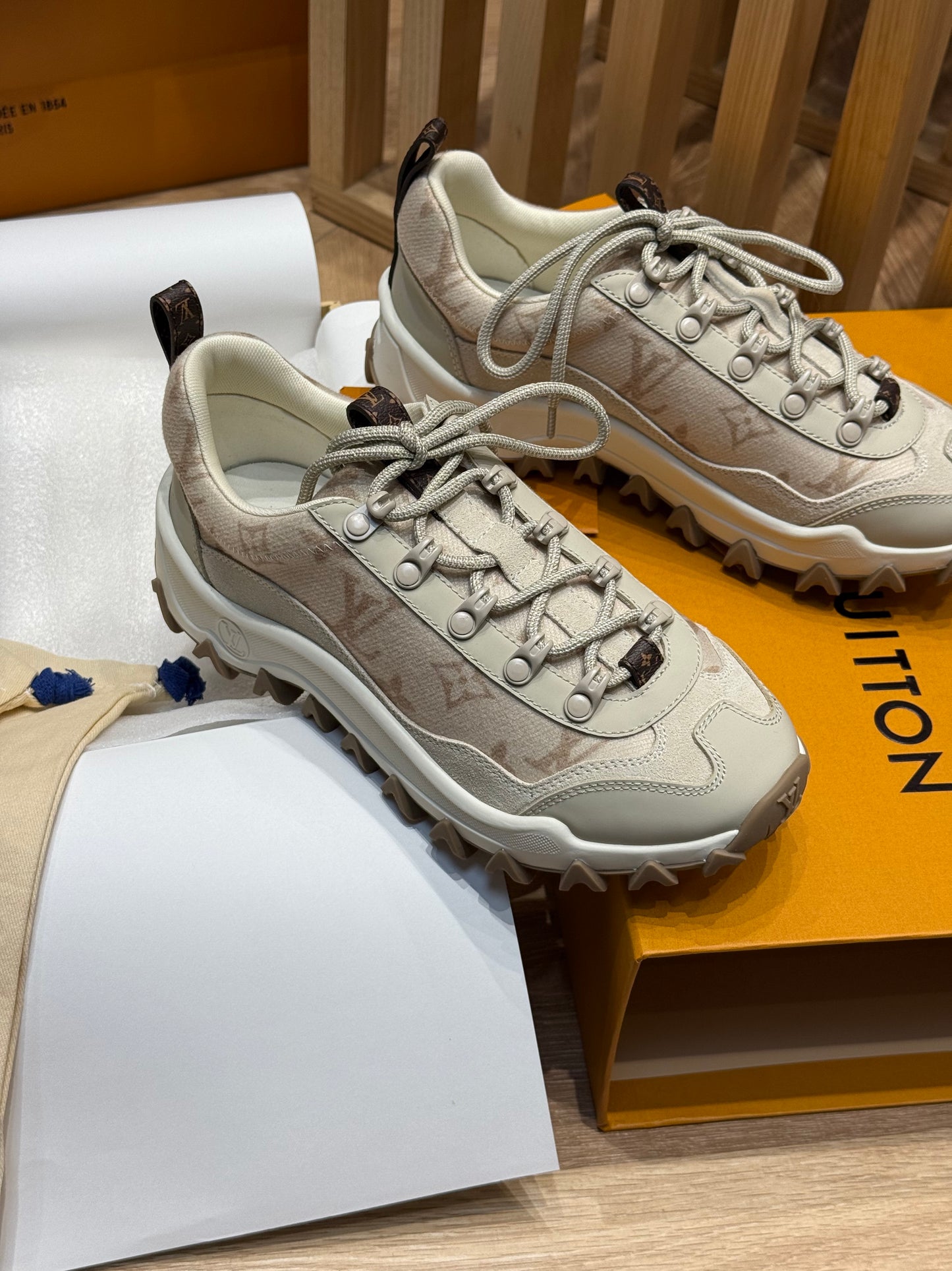 LOU RUSH XPLORER SNEAKERS