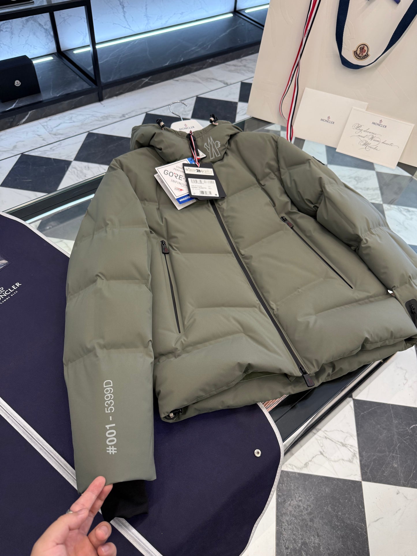 MONC ARCESAZ JACKET