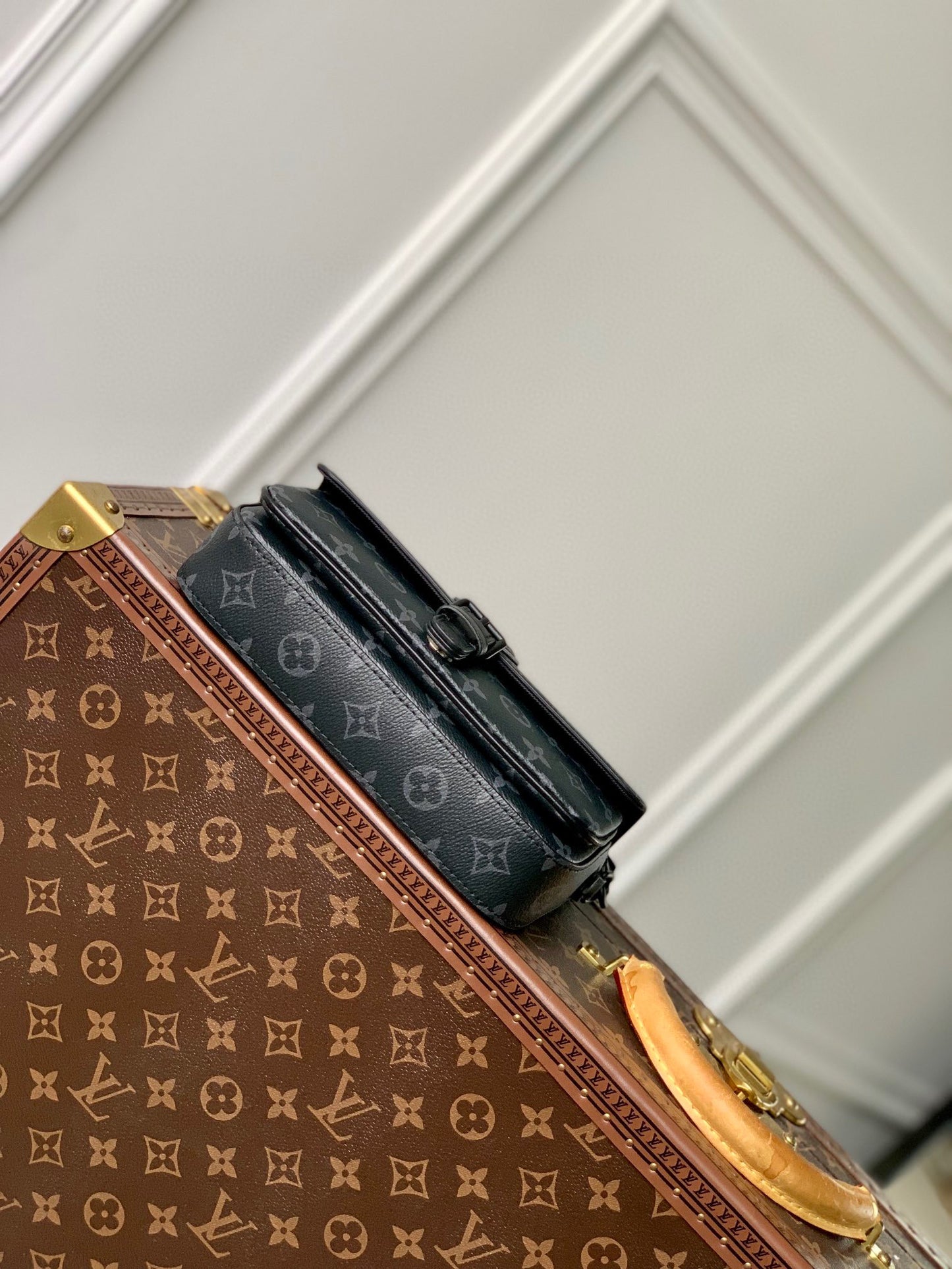 LOU MONTSOURIS WEARABLE WALLET