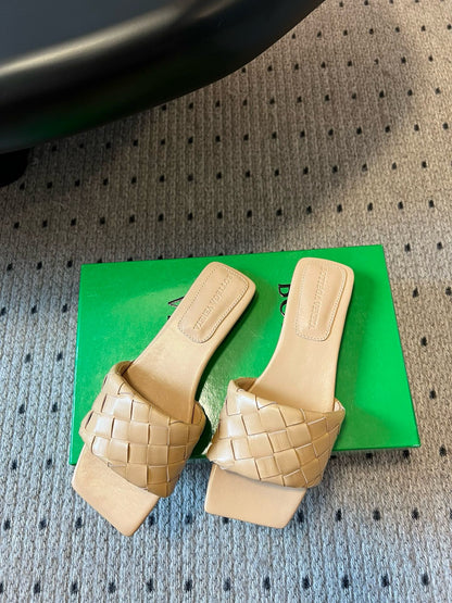BOTT V SANDALS