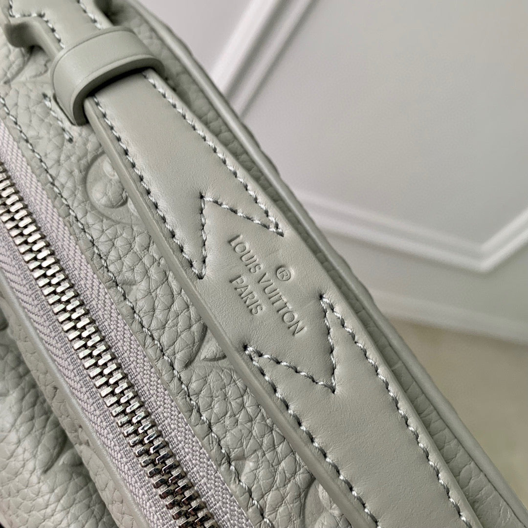 LOU S-LOCK MESSENGER BAG
