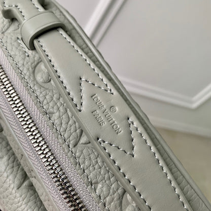 LOU S-LOCK MESSENGER BAG