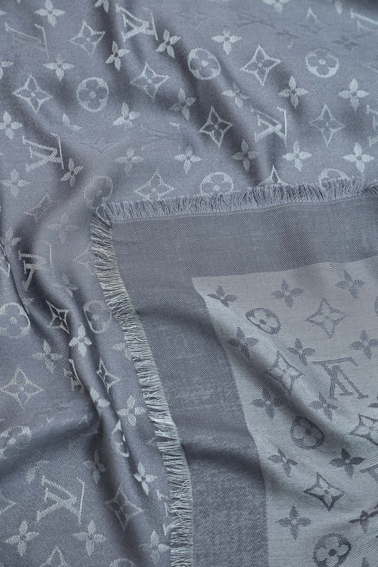 LOU SHAWL