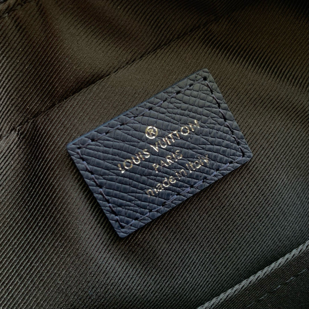 LOU AVENUE MESSENGER BAG