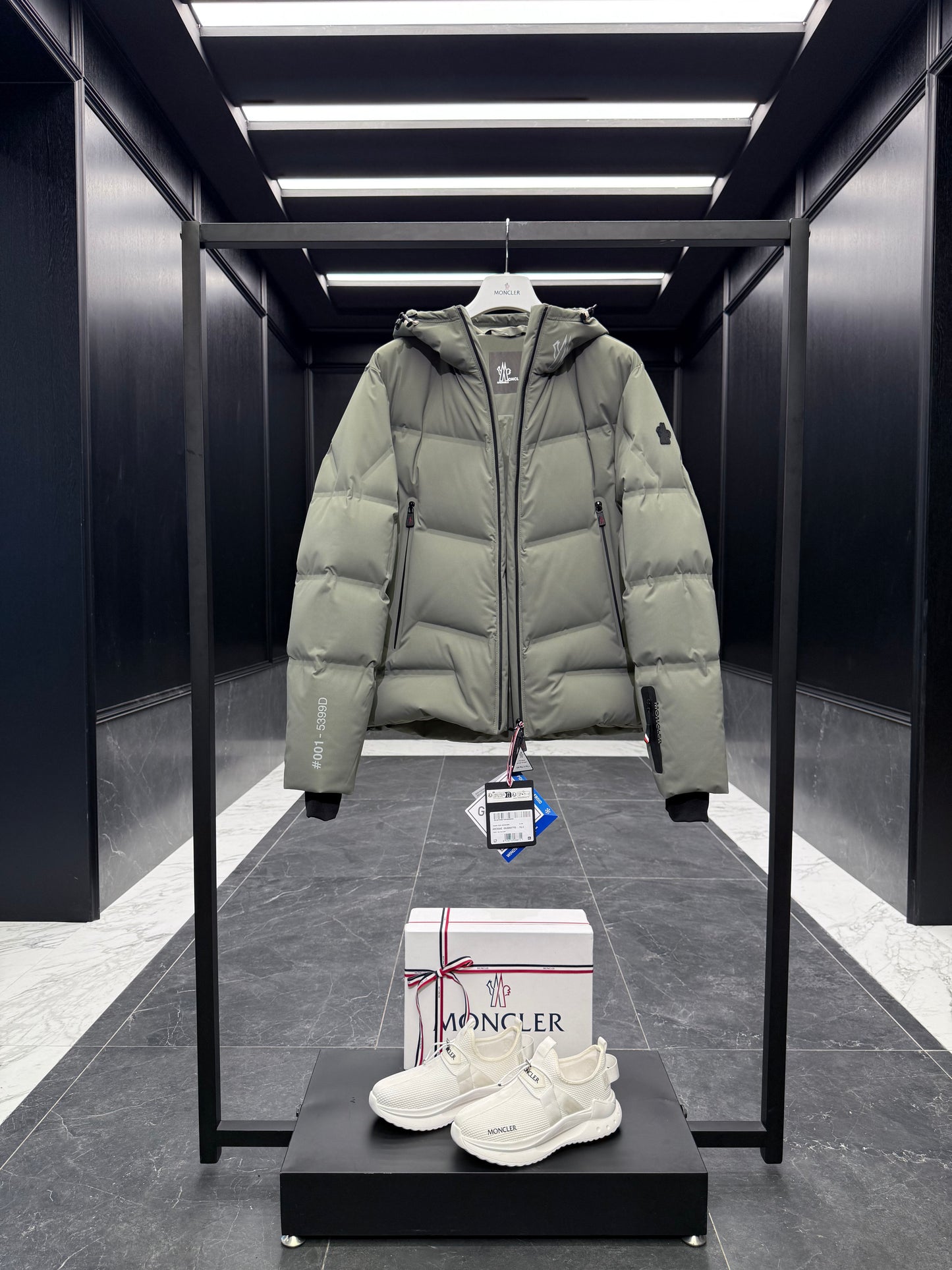 MONC ARCESAZ JACKET