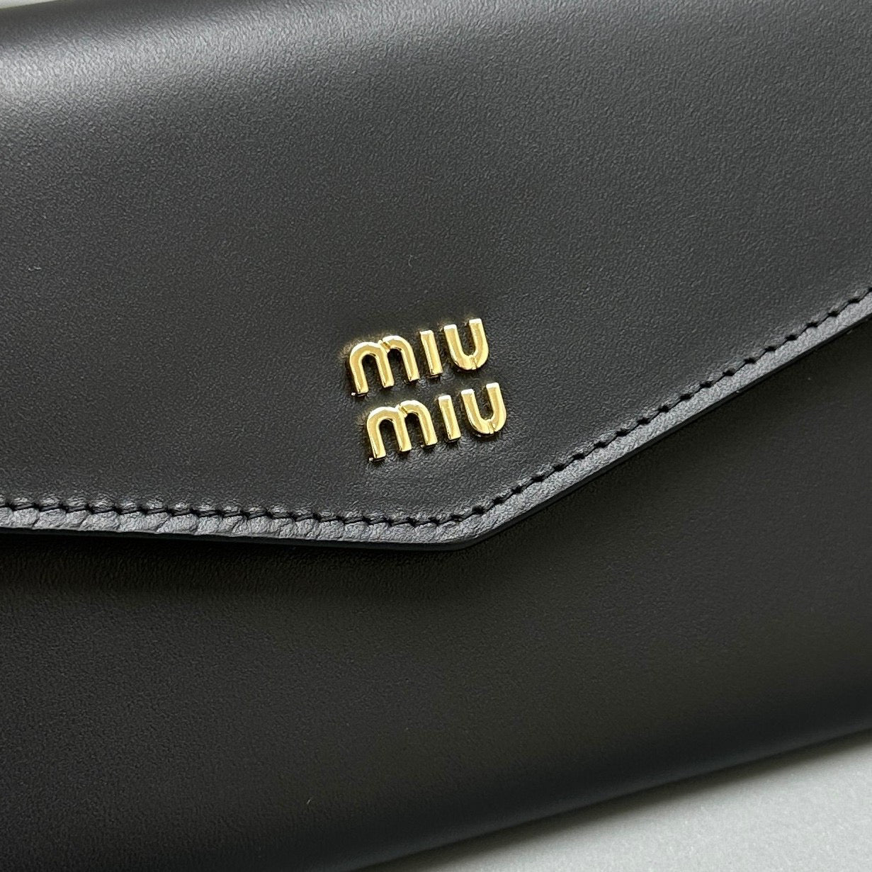MIU M SHOULDER STRAP WALLET