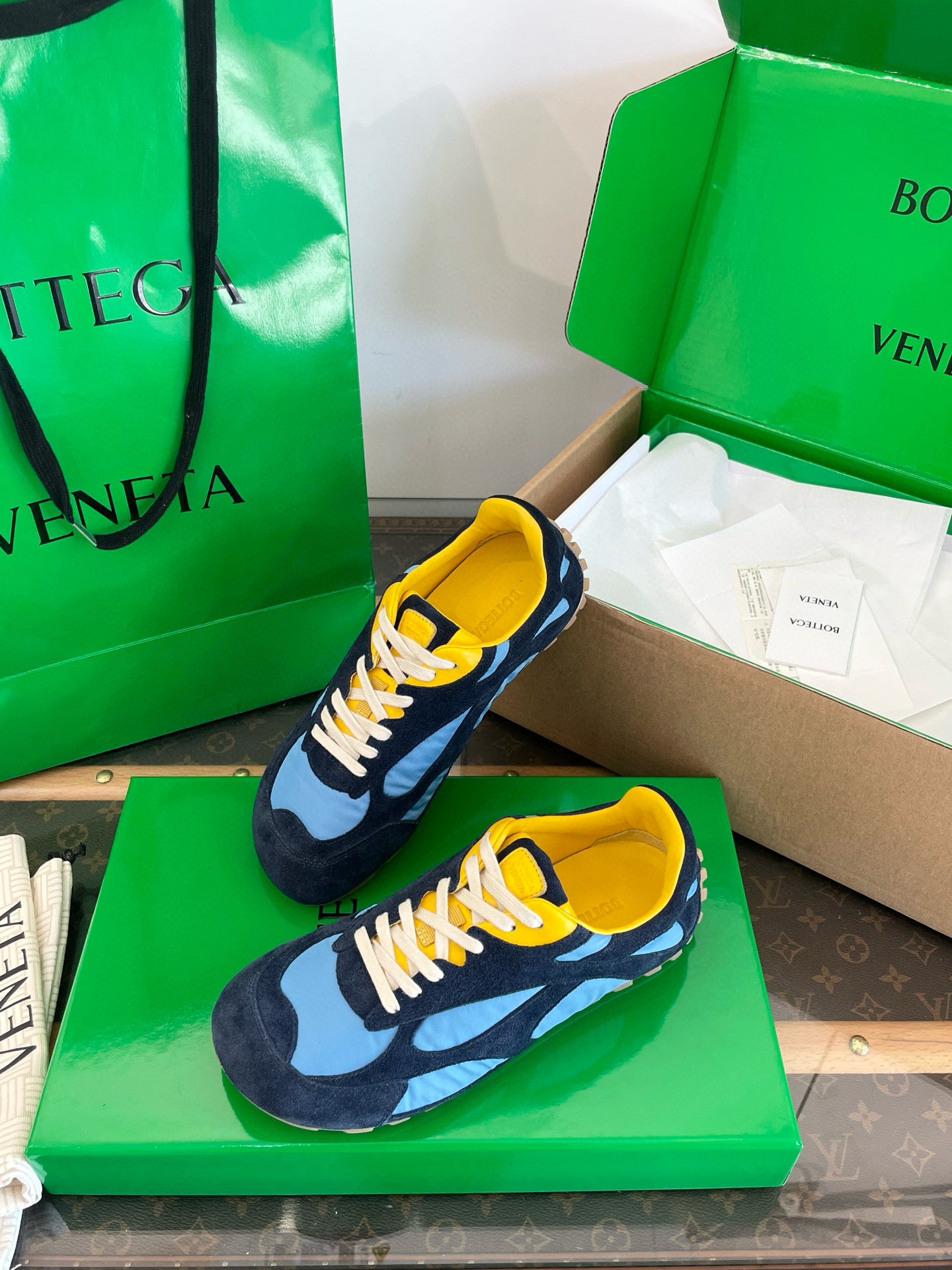 BOTT V ORBIT SNEAKER
