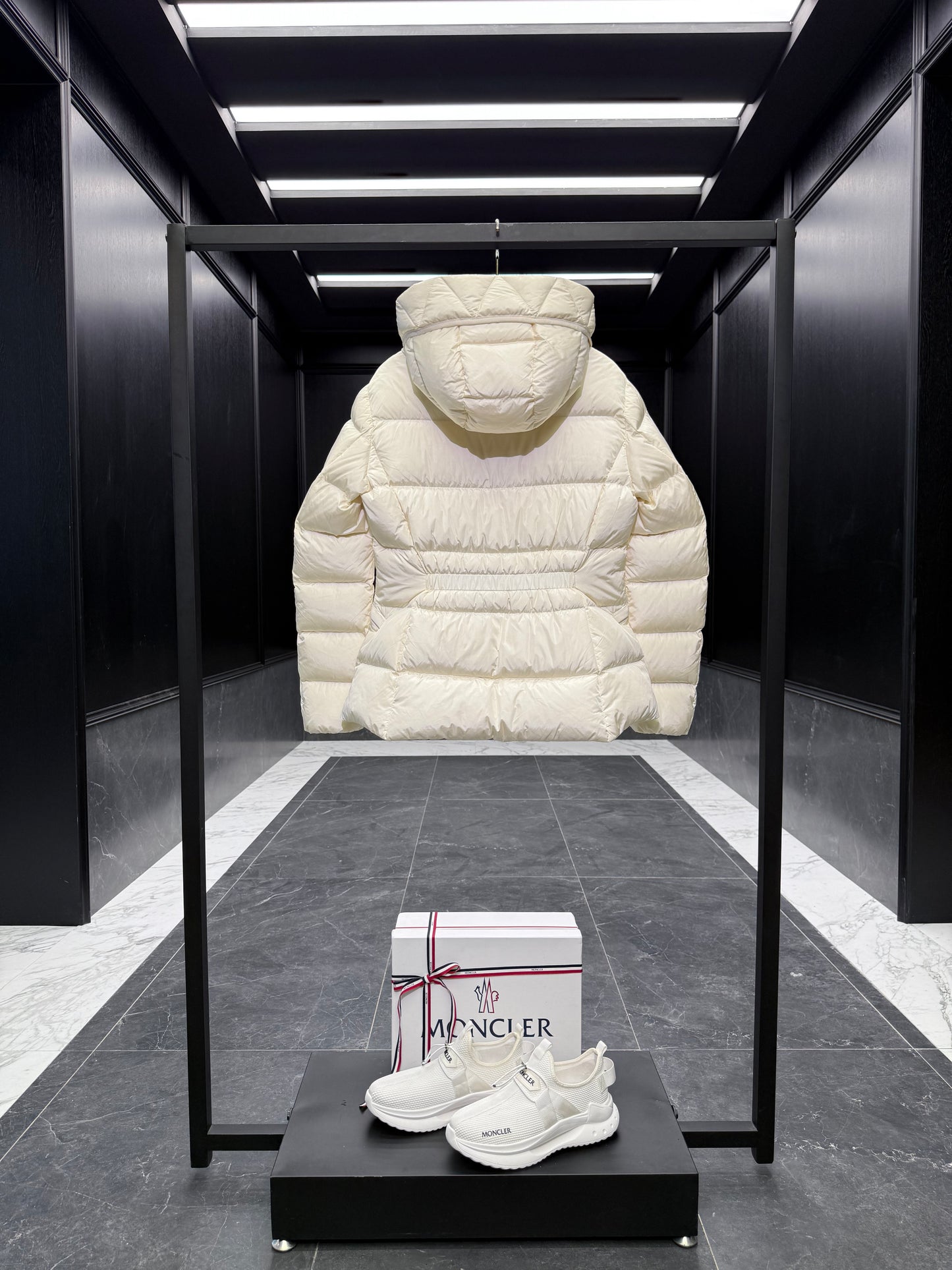 MONC AVOCE JACKET