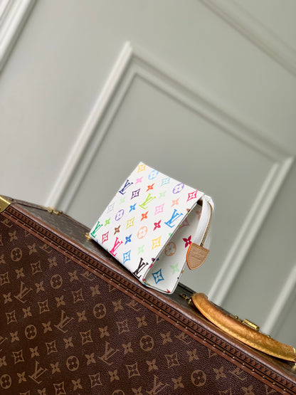LOU x MURAKAMI 19 TOILETRY POUCH