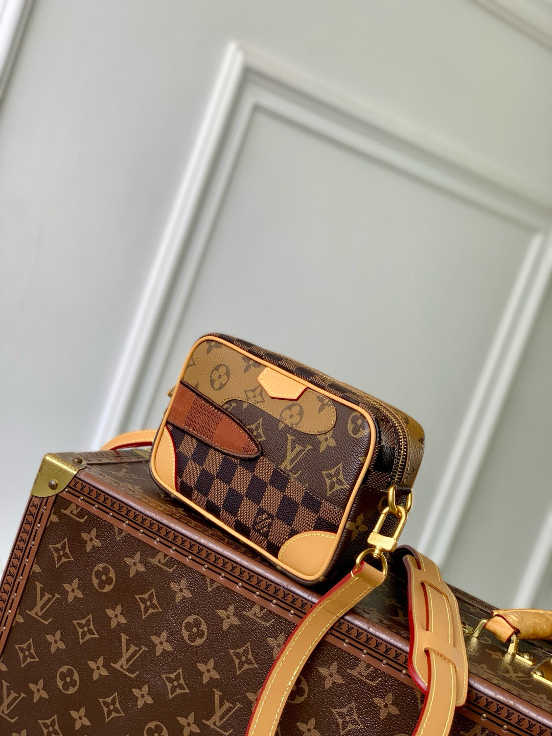 LOU TROCADERO WEARABLE WALLET