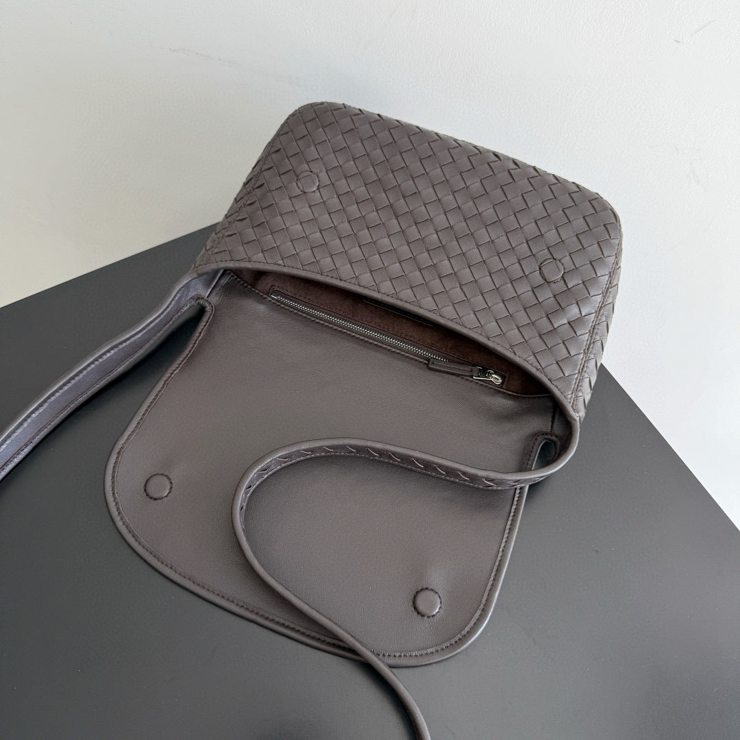 BOTT V VENETO FLAP MESSENGER BAG