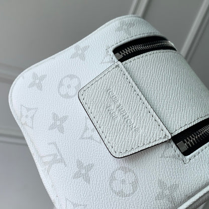 LOU DOPP KIT TOILETRY BAG