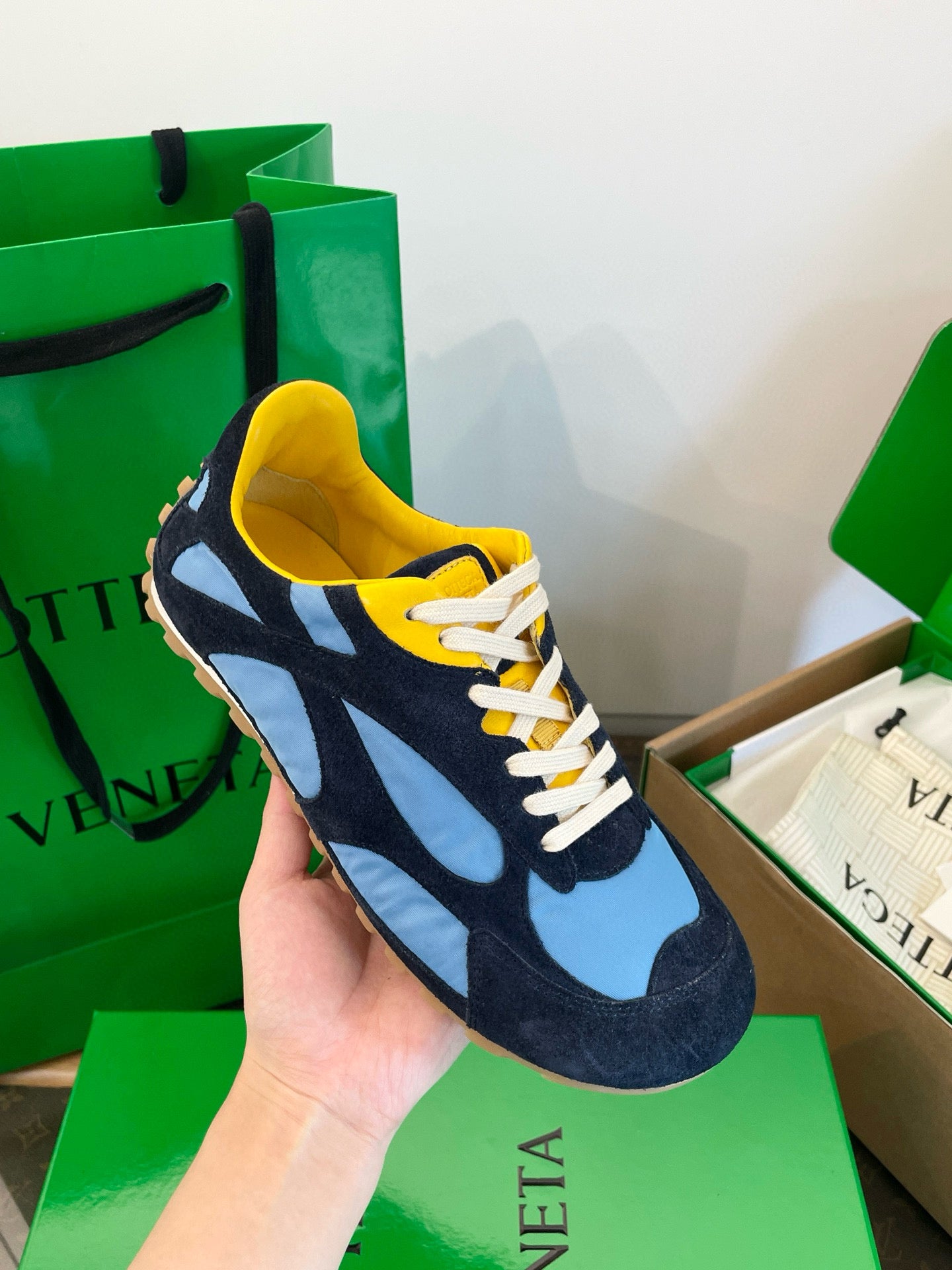 BOTT V ORBIT SNEAKER