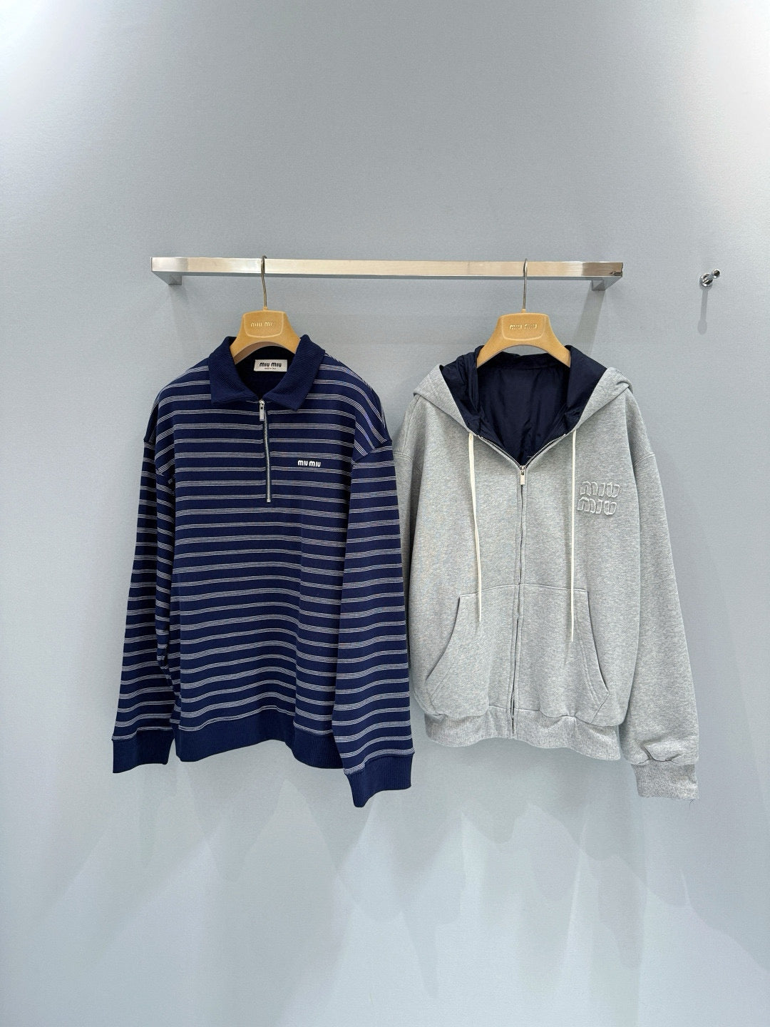 MIU M SWEATSHIRT