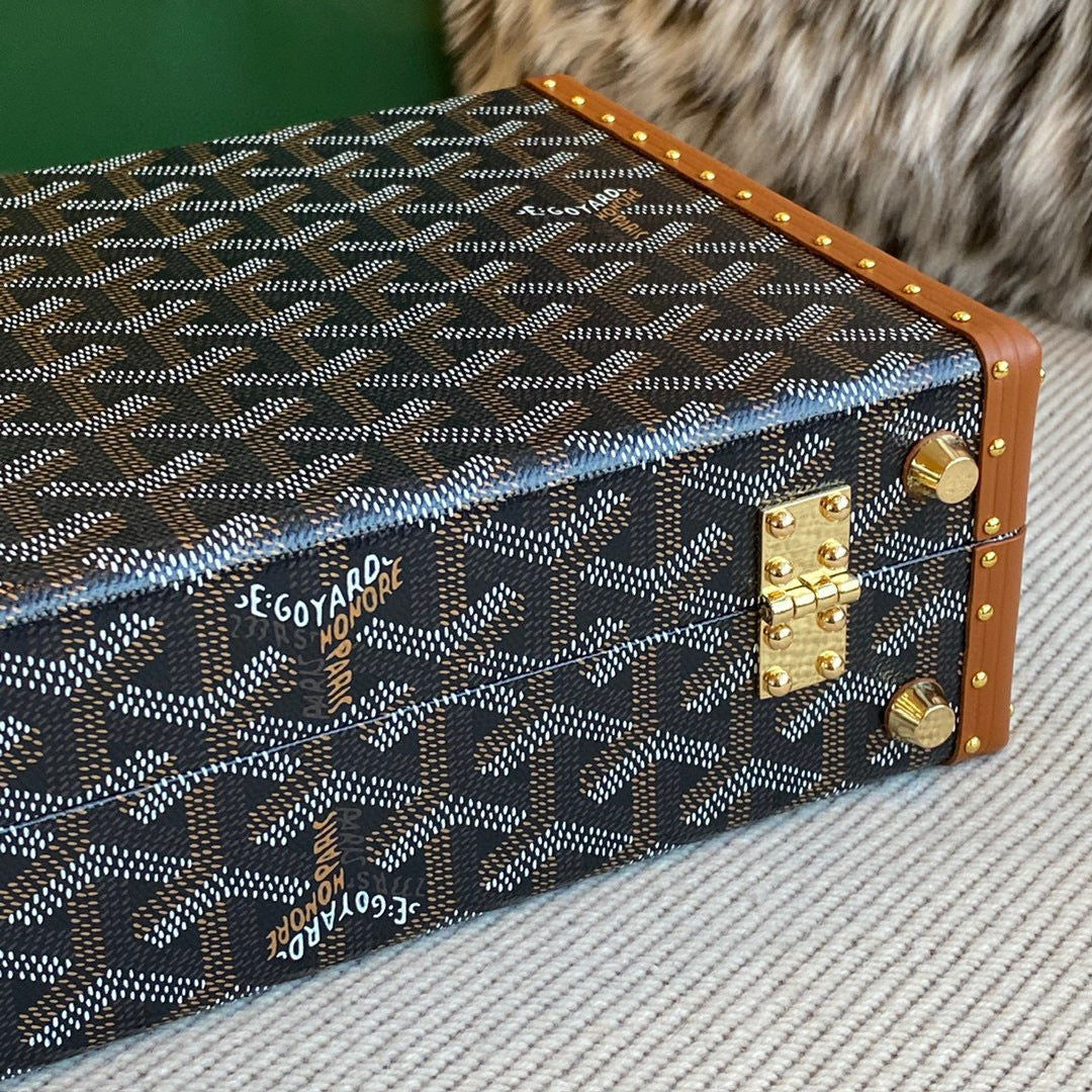 GOYA GRAND HOTEL TRUNK BAG