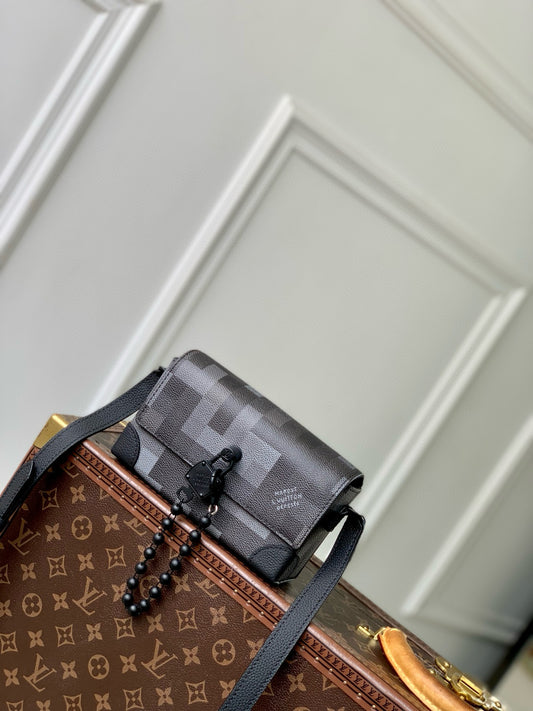 LOU STEAMER WEARABLE WALLET