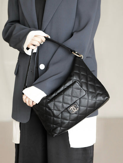 CC 23B HOBO BAG