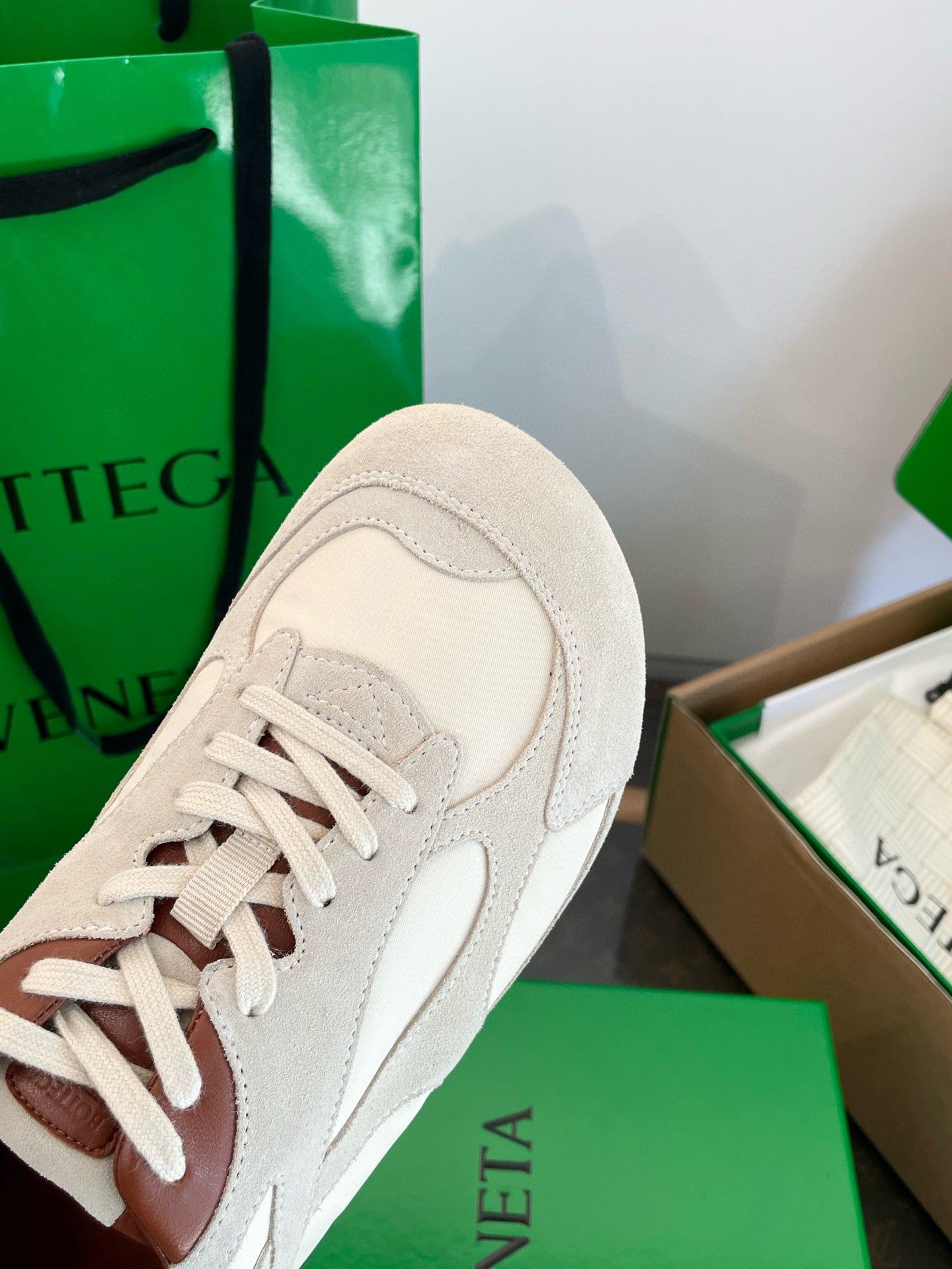 BOTT V ORBIT SNEAKER