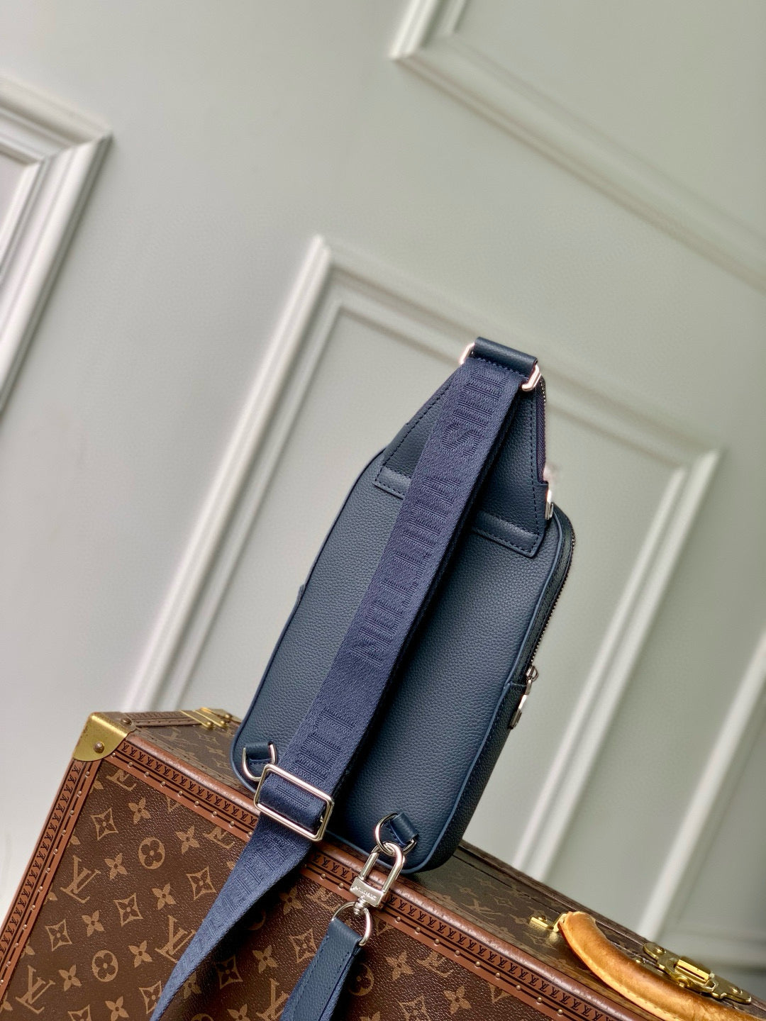 LOU AVENUE PM SLINGBAG