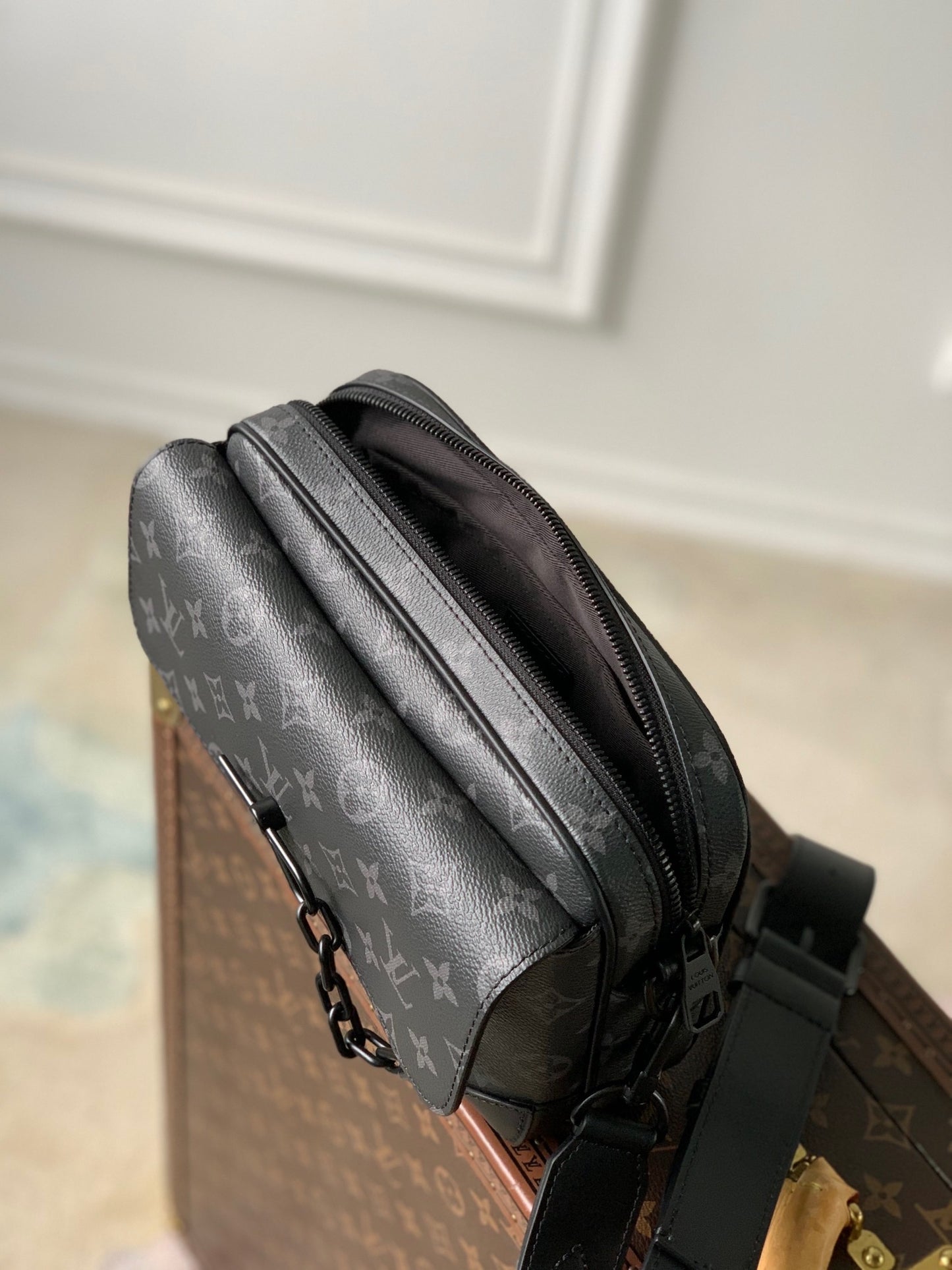 LOU STEAMER MESSENGER BAG
