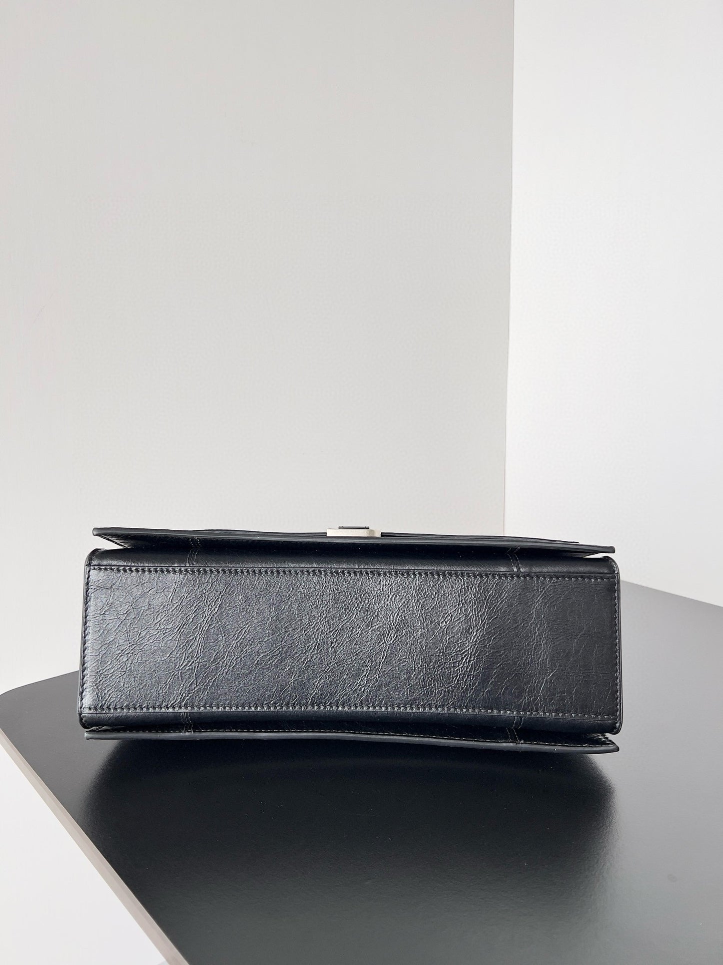 BAL MEDIUM CRUSH BAG