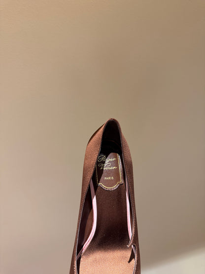 ROGER V HEELS