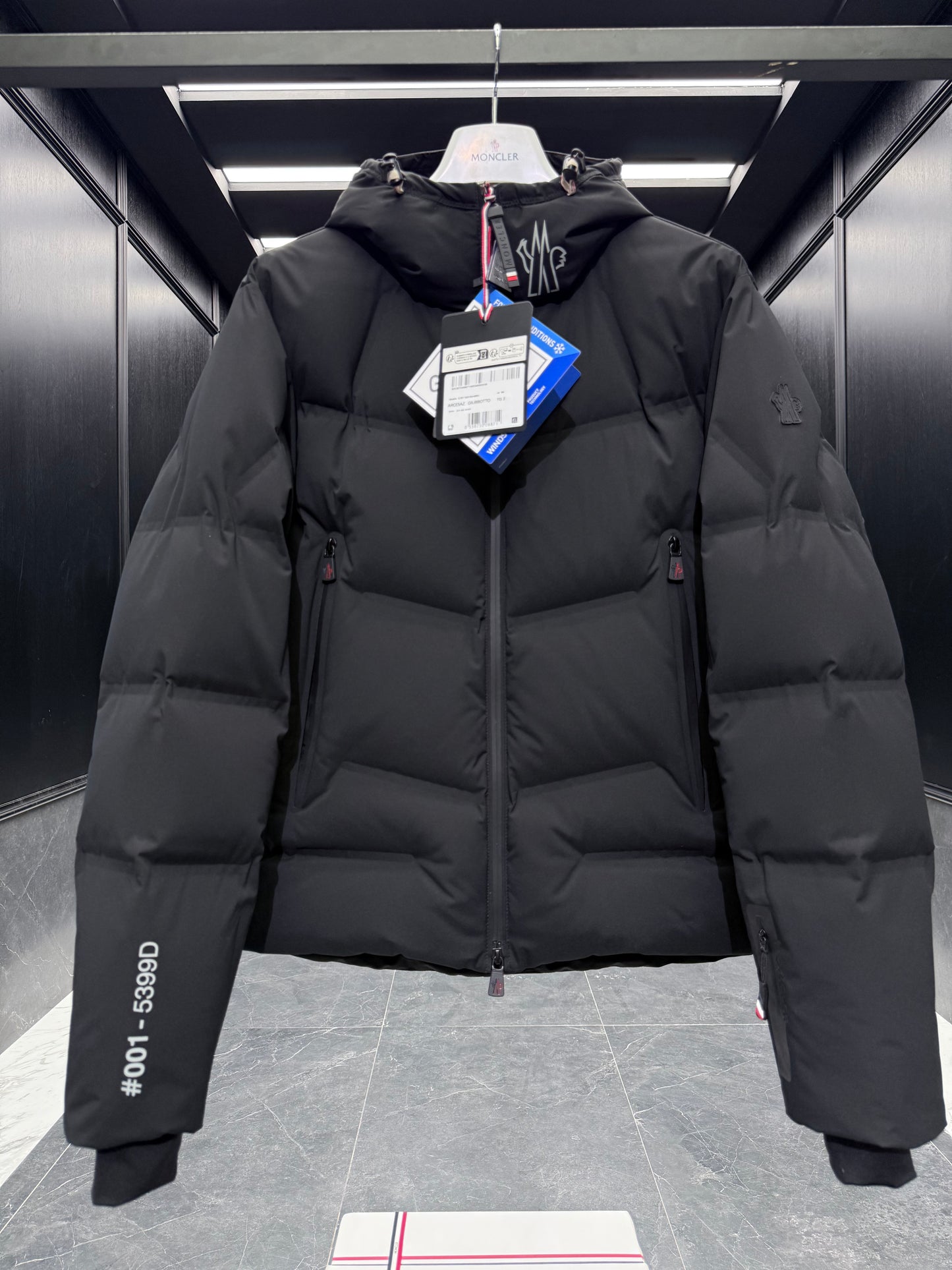 MONC ARCESAZ JACKET
