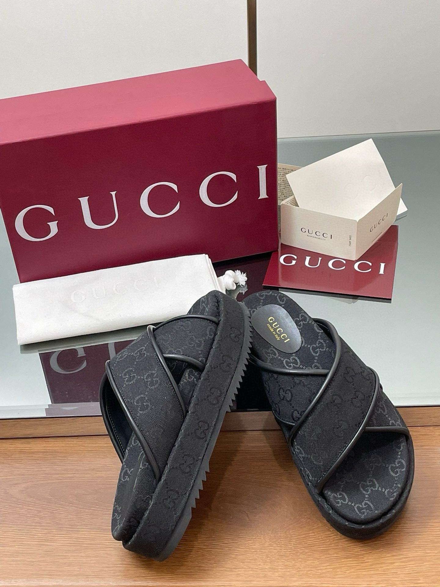 GG SANDALS