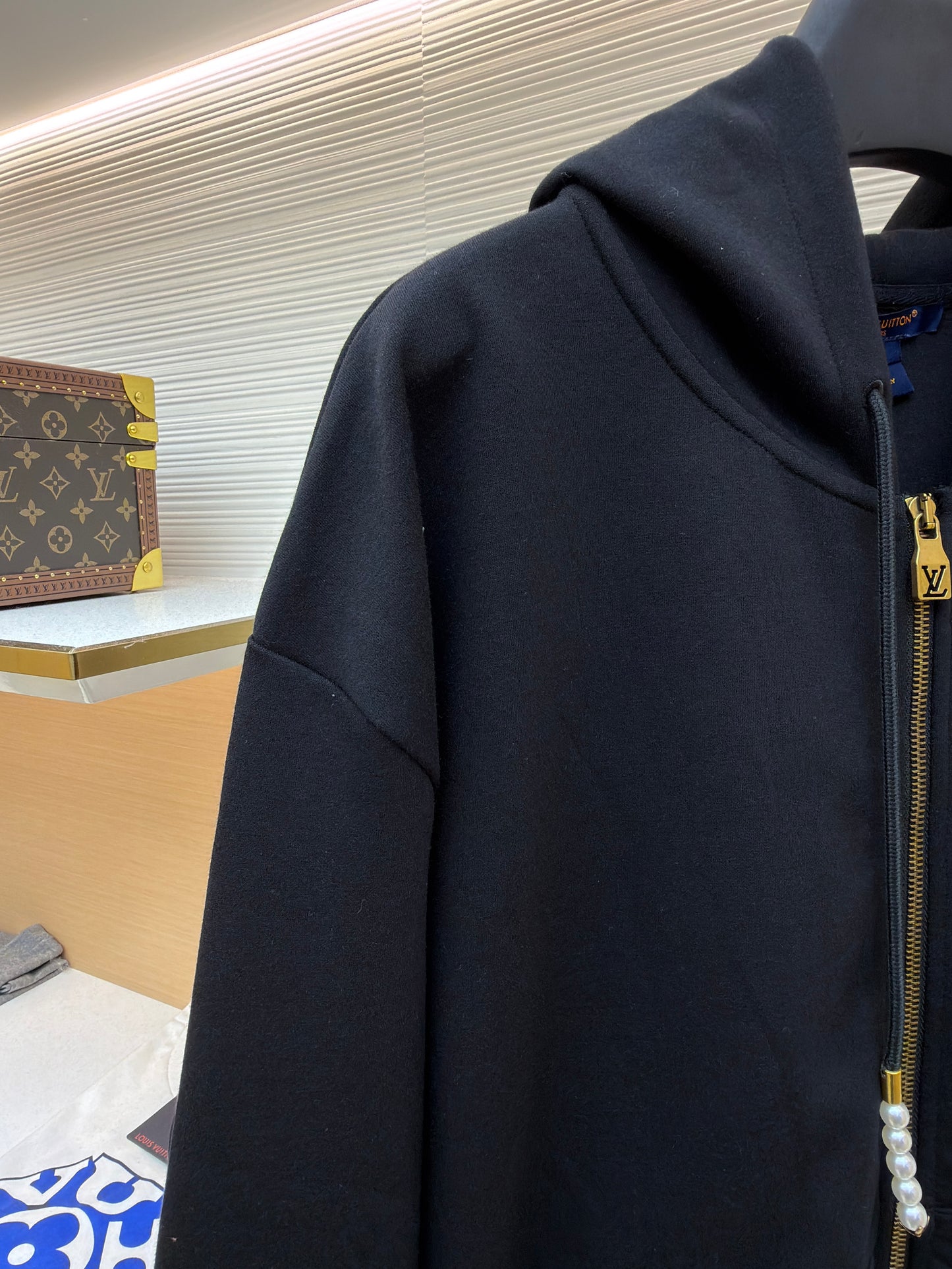 LOU ZIP HOODIE