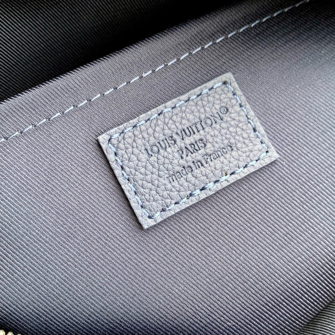 LOU BOARDING MESSENGER BAG