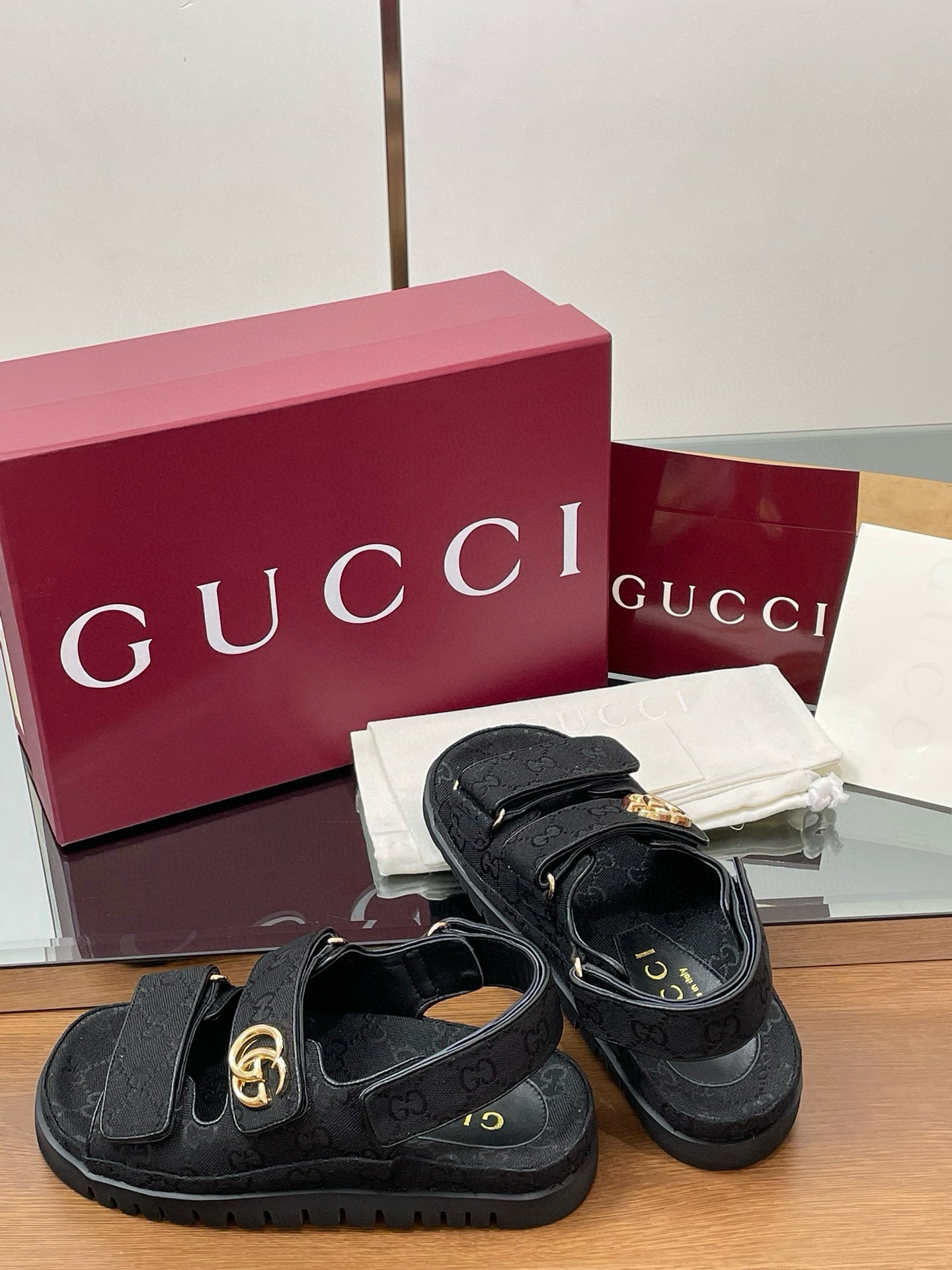 GG SANDALS
