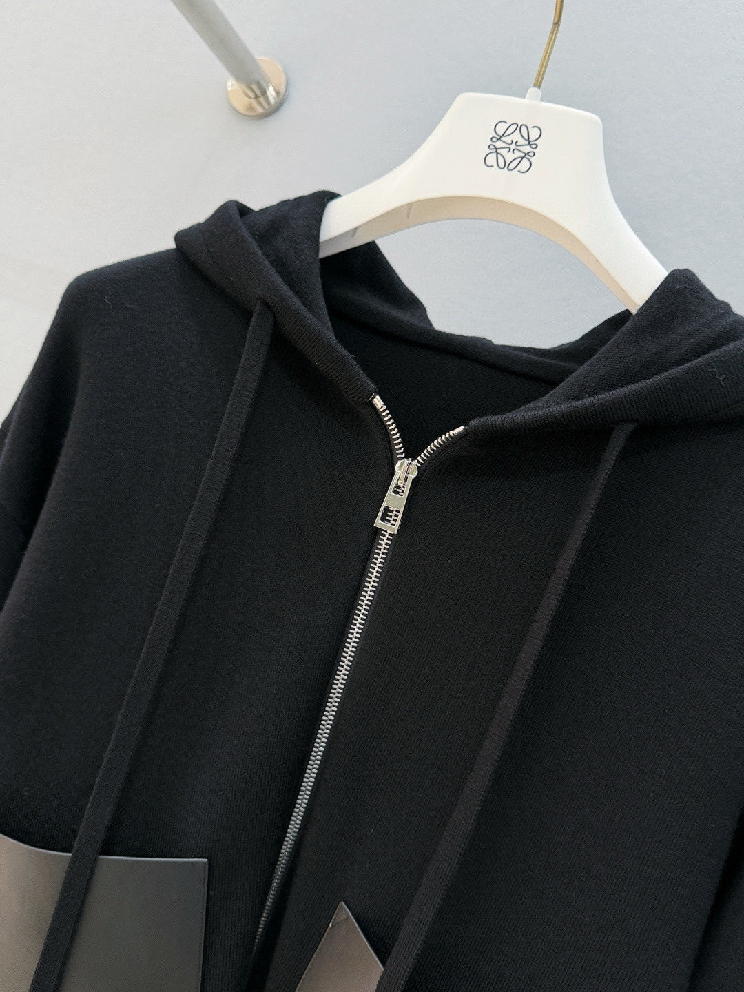 LOEW ZIP HOODIE