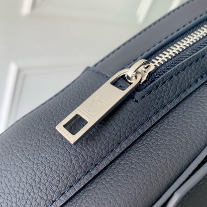 LOU PILOT SLINGBAG