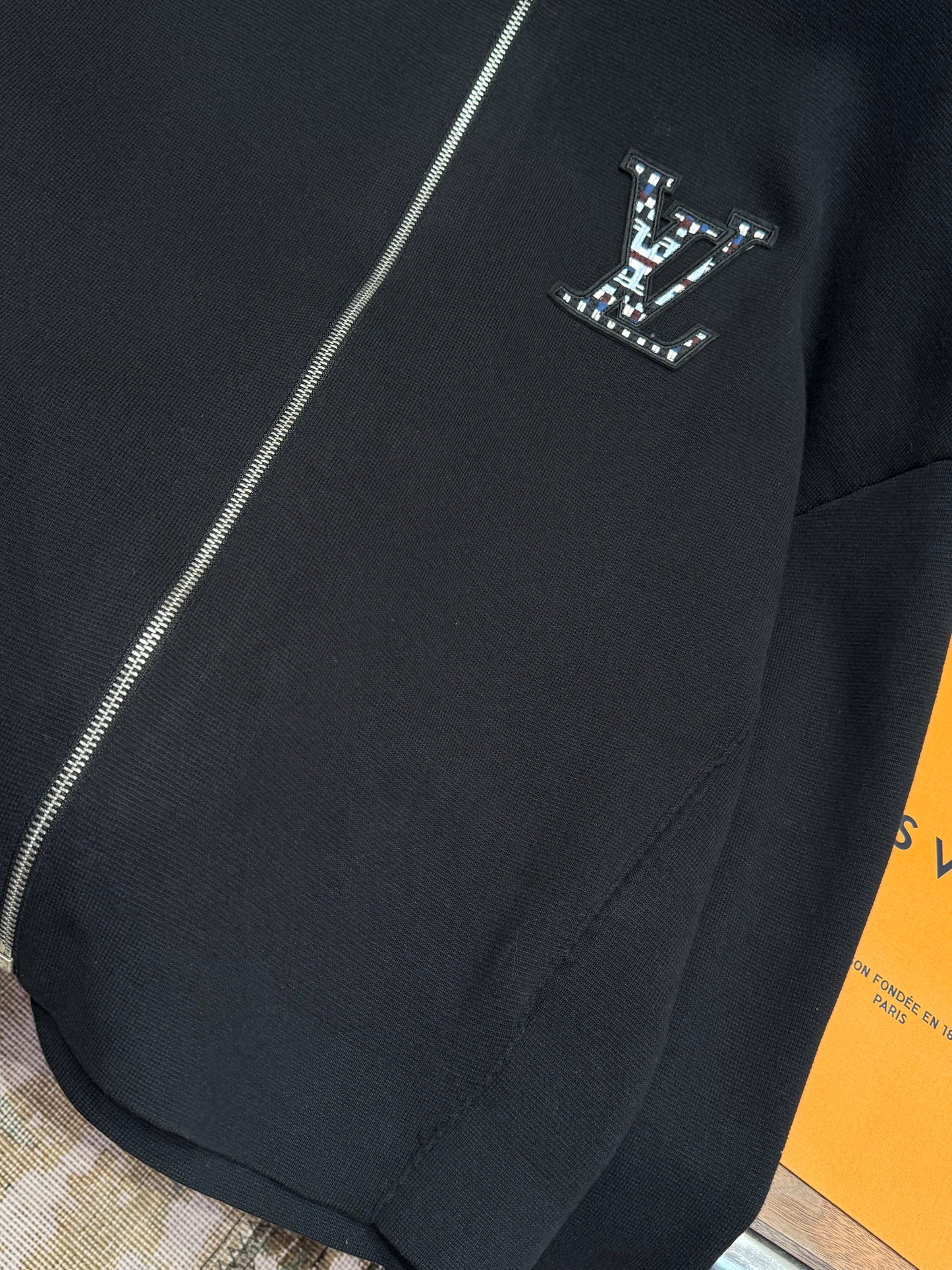 LOU ZIP SWEATSHIRT
