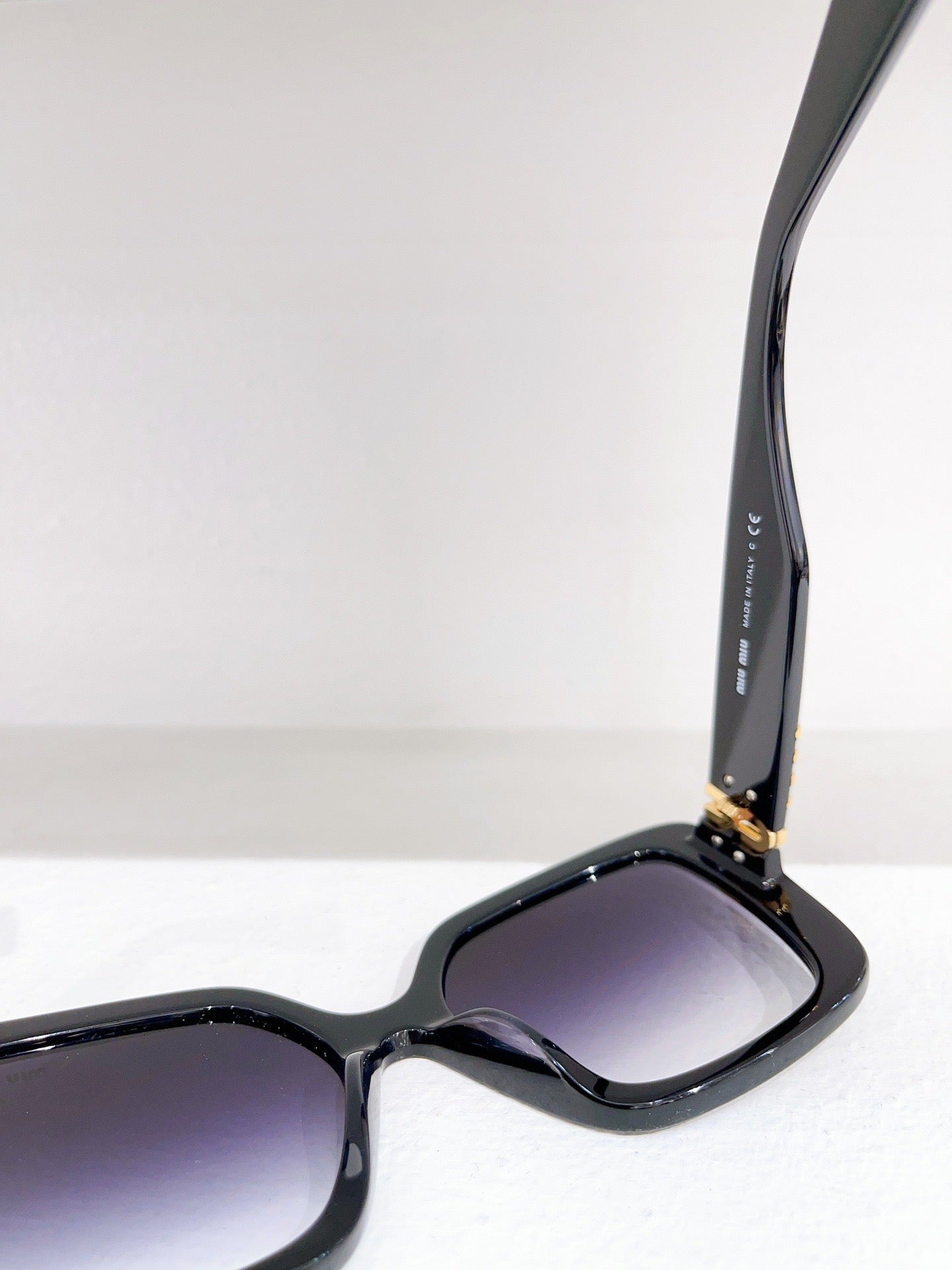 MIU M SUNGLASSES