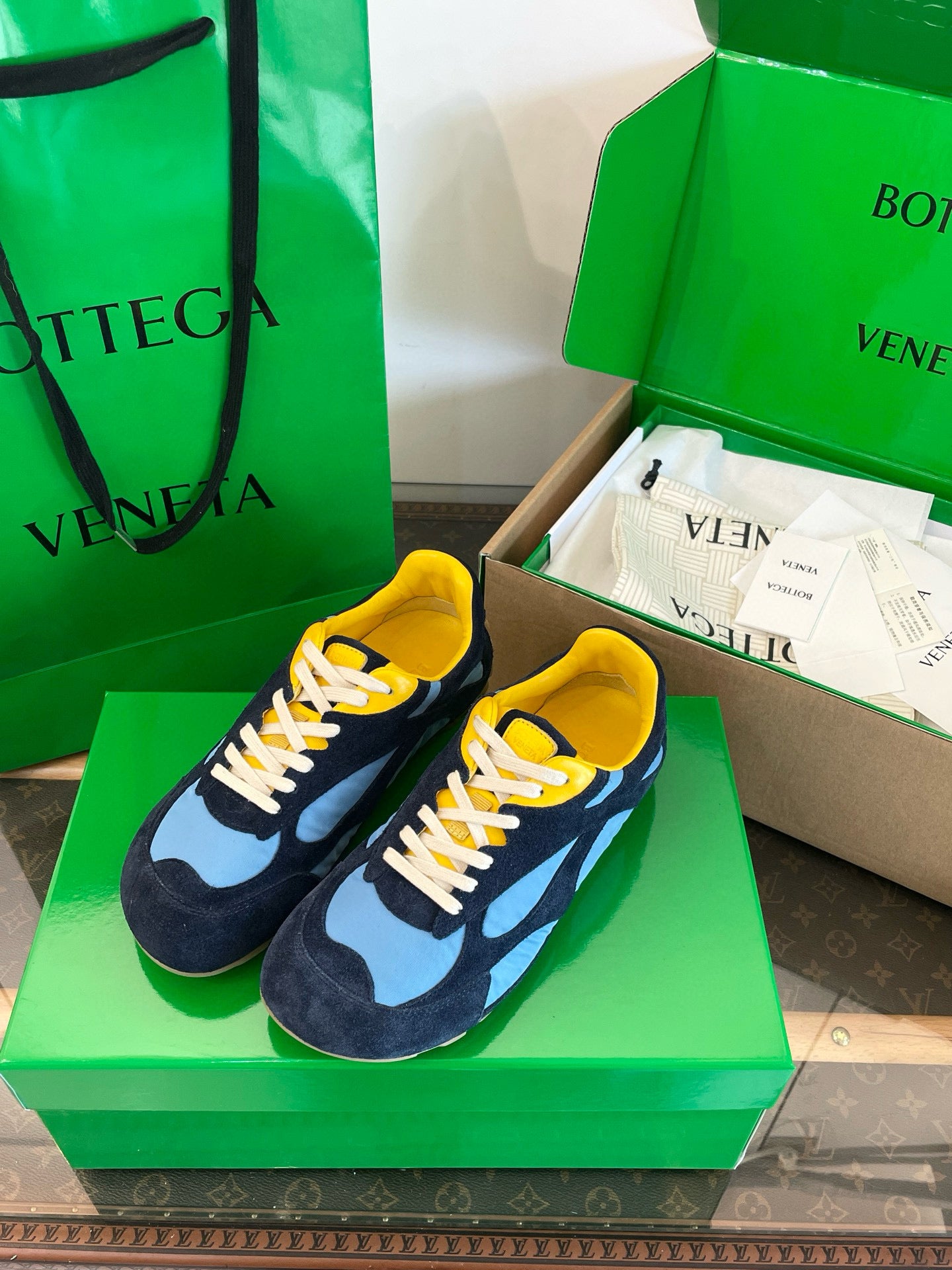 BOTT V ORBIT SNEAKER