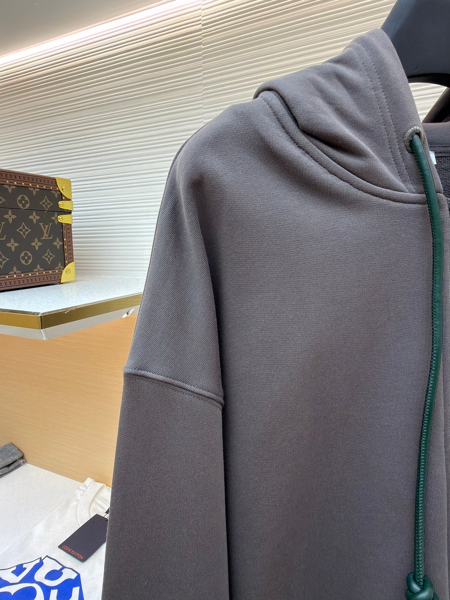 LOEW ZIP HOODIE