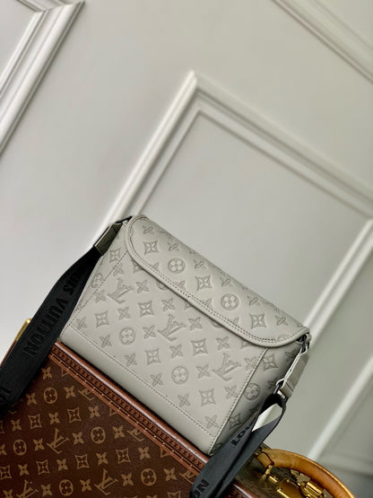 LOU PULSE MESSENGER BAG