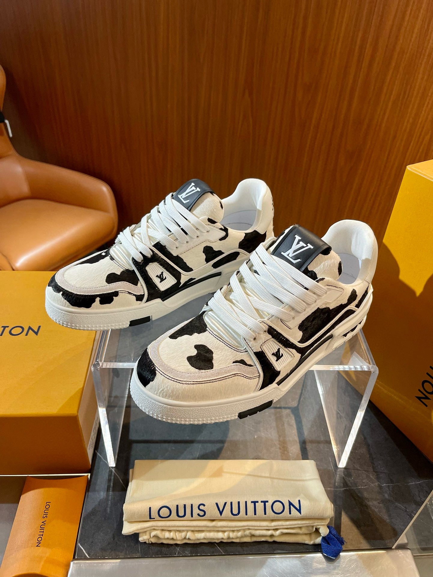 LOU TRAINERS
