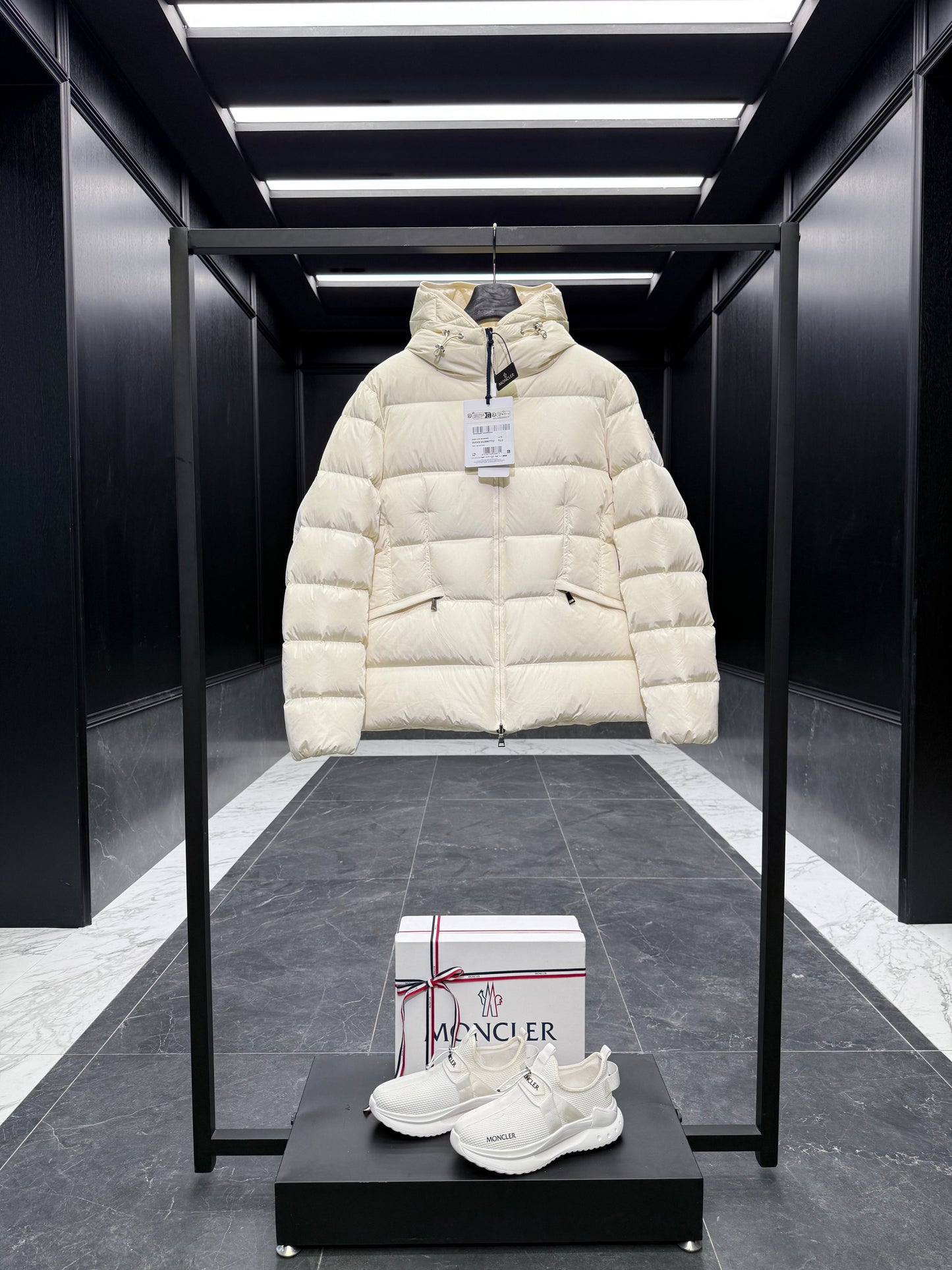 MONC AVOCE JACKET