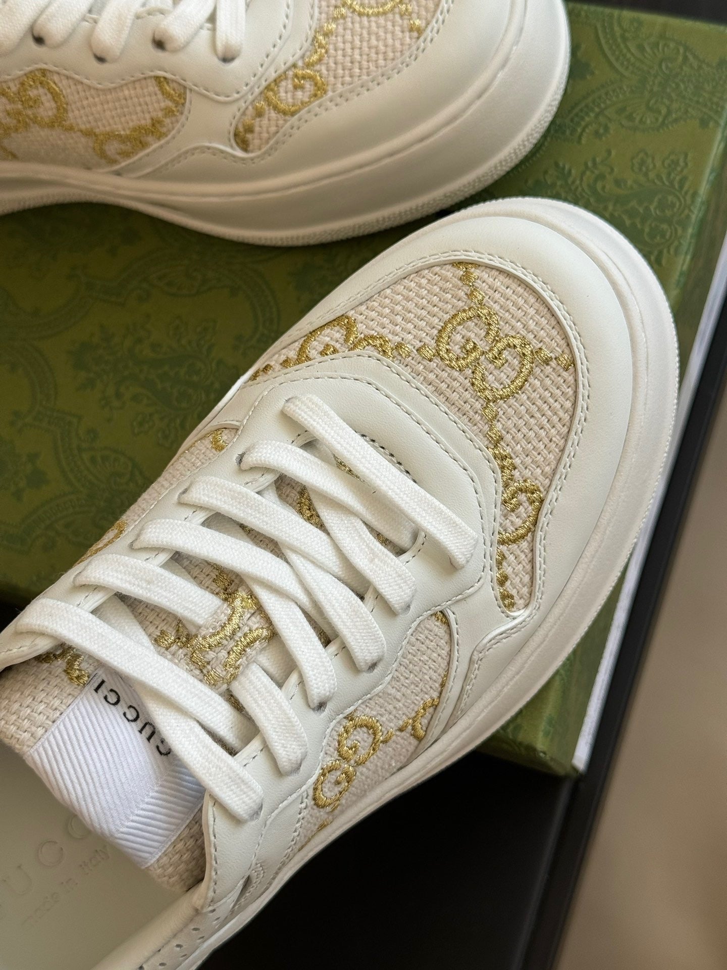 GG EMBOSSED SNEAKER
