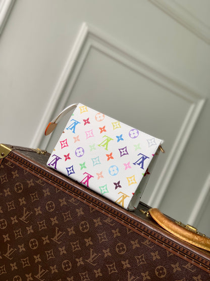 LOU x MURAKAMI 19 TOILETRY POUCH
