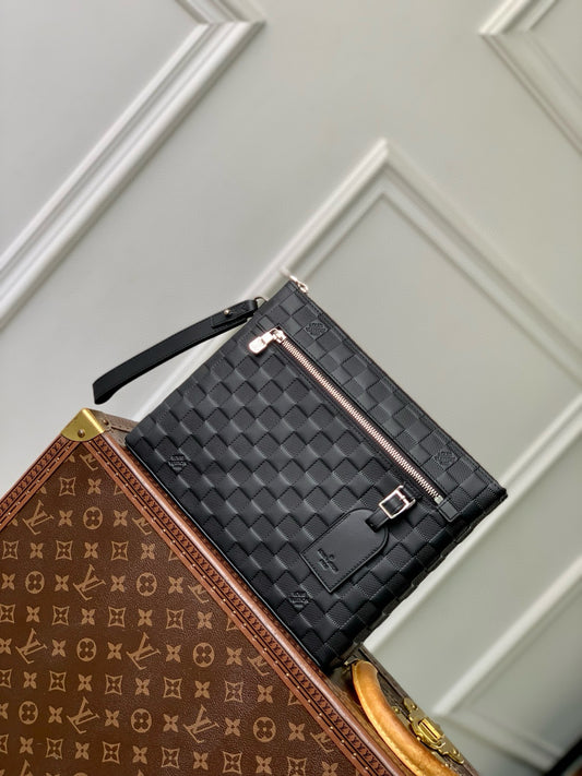 LOU TAKEOFF POUCH