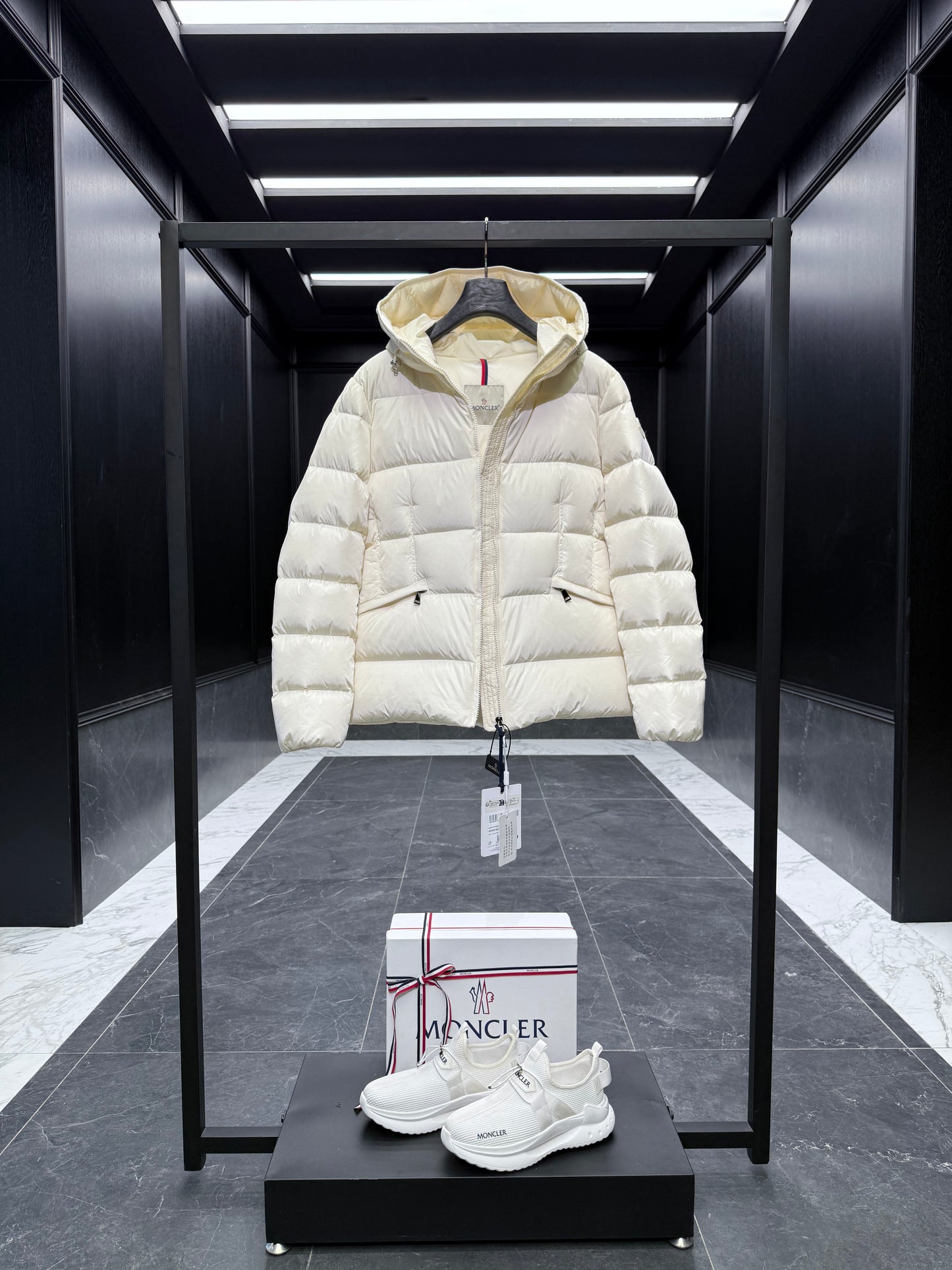 MONC AVOCE JACKET