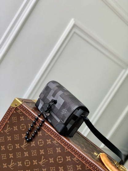 LOU STEAMER WEARABLE WALLET