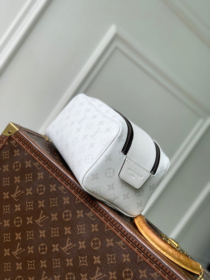 LOU DOPP KIT TOILETRY BAG