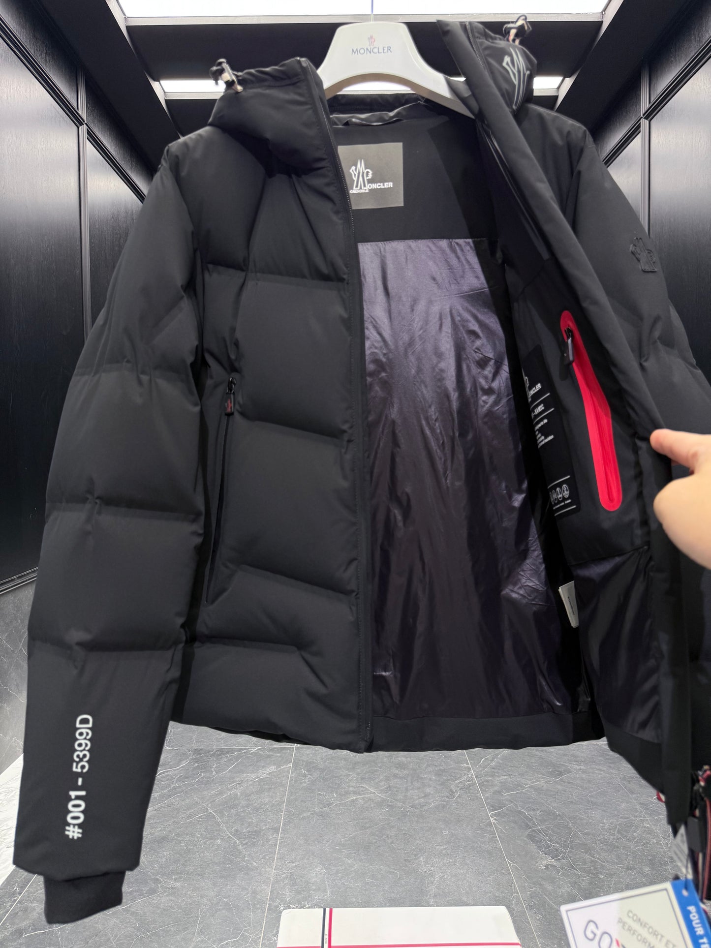 MONC ARCESAZ JACKET